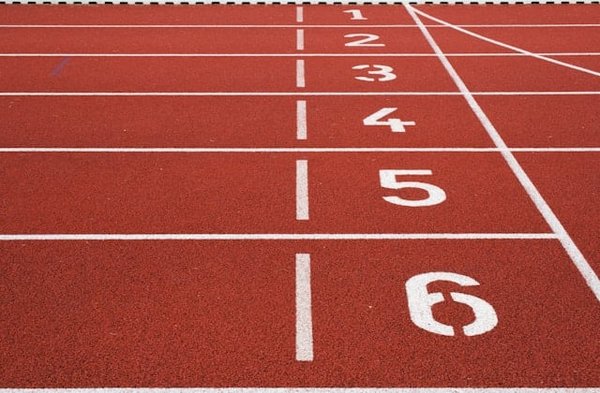 Comment structurer un programme de récupération pour un athlète de triathlon?