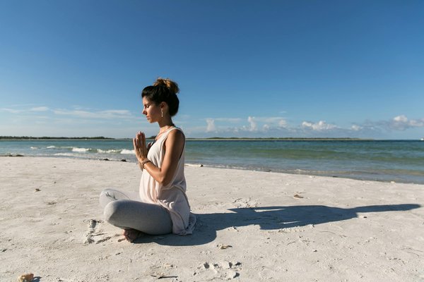 Comment utiliser les techniques de relaxation en Yoga pour améliorer la récupération après un combat?